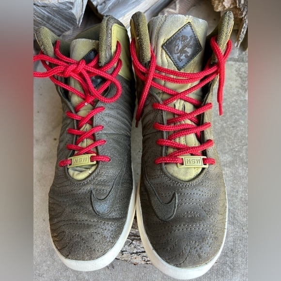 Nike LeBron XI Lifestyle hitop Olive/green red shoe laces mens sneakers Sz-8.5 G - Picture 11 of 14